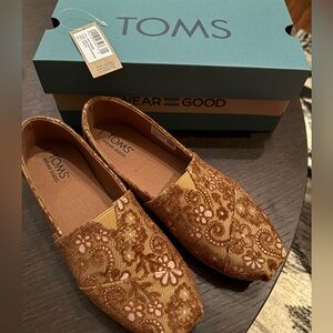 NWT TOMS Alpargata Cloudbound